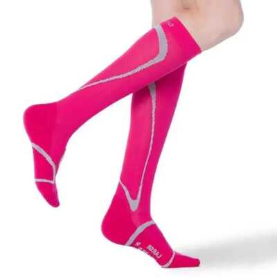 Meia Esportiva De Compressão Unissex - Sigvaris 20-30 mmHg (Média Compressão) Performance - Panturrilha 3/4 - Ponteira Fechada